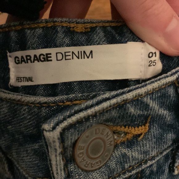 NWOT Garage Medium Wash Denim Shorts - Picture 3 of 5